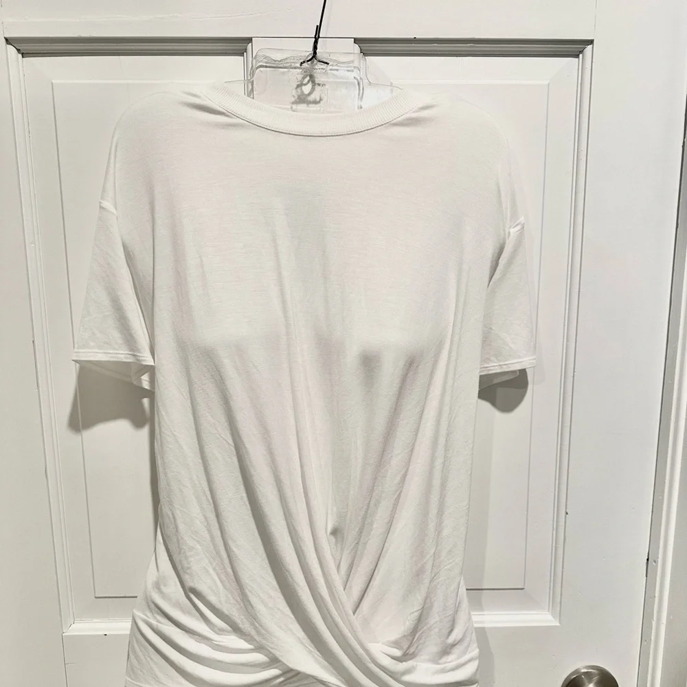 Eddie Bauer White twist front crew neck Women's Top - Picture 2 of 6